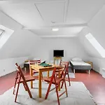 2 Bedroom Beautiful In Эрёскёбинг