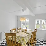 2 Bedroom Beautiful In Эрёскёбинг