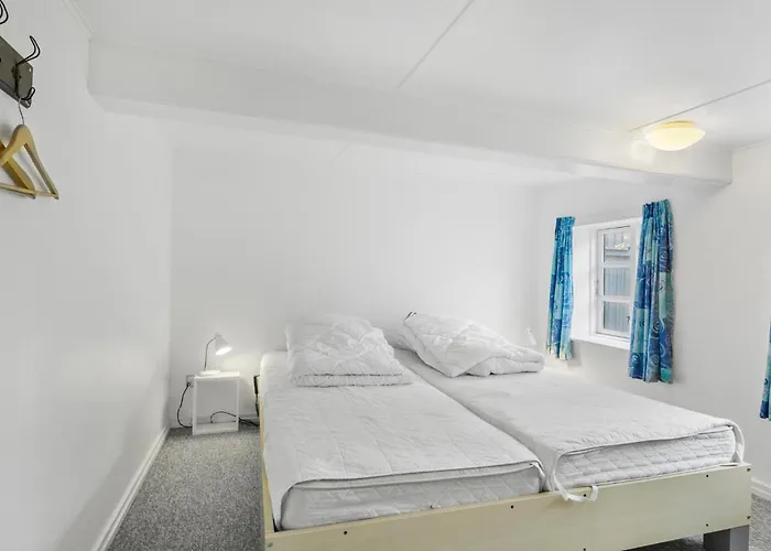 2 Bedroom Beautiful In Casa vacanze